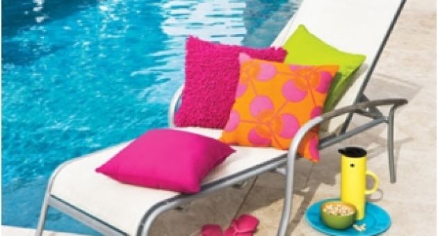 Tận dụng vải vụn để làm gối dựa trang trí