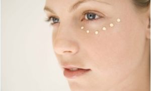 Chăm sóc vùng da quanh mắt hiệu quả cho từng độ tuổi