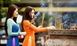 Văn hóa lễ chùa chẳng giống ai của người Việt