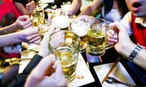 Việt Nam nghỉ lễ quá nhiều: Chưa giàu đã xài sang