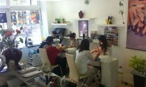 Nhọc nhằn nail Việt trên đất khách
