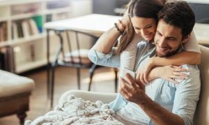 Mách nhỏ mẹo giữ lửa cho vợ chồng bận rộn