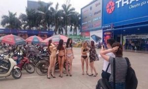 Mặc bikini quảng cáo điện máy: siêu thị điện máy Trần Anh gây phản cảm