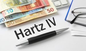 Tôi ăn Hartz-IV (Trợ cấp xã hội) thì có thể mời người nhà sang chơi không?