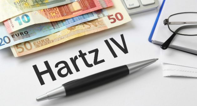 Tôi ăn Hartz-IV (Trợ cấp xã hội) thì có thể mời người nhà sang chơi không?
