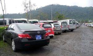 Một mớ xe công 'ùn tắc không phải việc chúng mày'