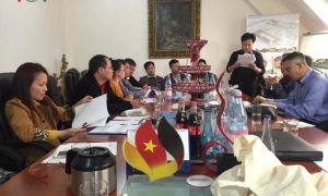 Đoàn kiều bào Đức về nước trao quà cứu trợ đồng bào lũ lụt miền Trung