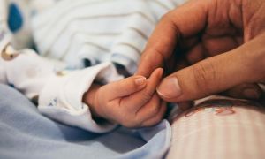 Đức: Em bé đầu tiên của năm ở Hamburg là người Việt Nam