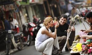 Chiều khách Tây hơn dân ta: Thượng đế Việt tự xấu hổ về mình