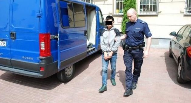 Làm giả hộ chiếu Việt Nam và thẻ cư trú ở Ba Lan để mua bán điện thoại