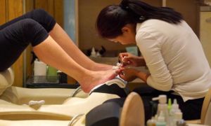 Băng đảng người Việt núp bóng tiệm móng ở Anh