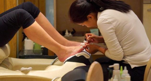Băng đảng người Việt núp bóng tiệm móng ở Anh