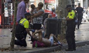 Khủng bố đẫm máu ở Barcelona: Lao xe, bắt cóc con tin, 13 người chết và hàng...