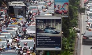 Bấm còi inh ỏi như vậy có thấy sướng không?