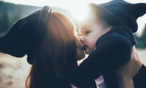 Người Việt ở Đức: Ở nhà nên nói chuyện với con bằng tiếng Việt hay tiếng Đức?
