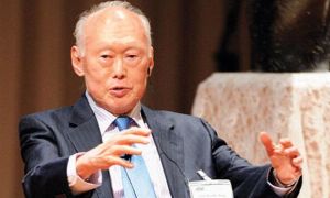 Nhìn từ cuộc đời Lý Quang Diệu để thấy “Nói tiếng Anh chuẩn” đã thay đổi vận...