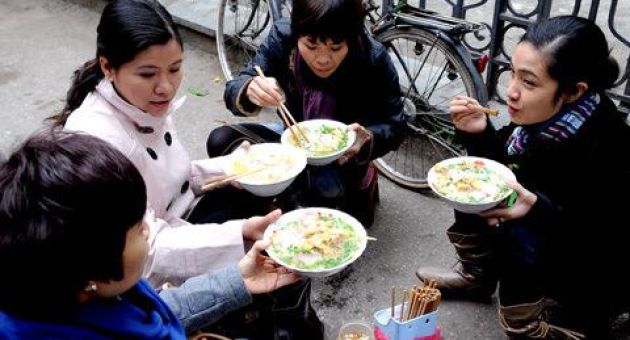 Về Việt Nam, tôi thấy mọi người tốn nhiều tiền ra hàng ăn sáng