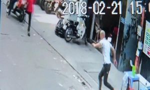 Việt kiều Đức không thể về nước vì bị giật túi xách ở phố Tây