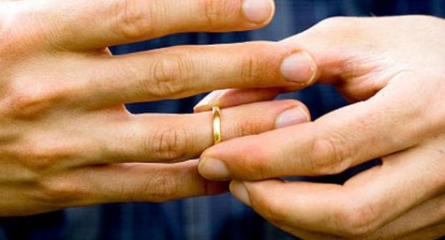 Có nên tiếp tục cuộc hôn nhân không tình yêu?