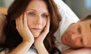 Cố sinh con ở tuổi 52 cho chồng, người vợ mới biết mình thành ‘phòng nhì’