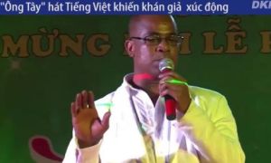 10 năm tìm mẹ người Việt trong vô vọng, chàng trai Mỹ hát bài ‘Mẹ’ khiến người...