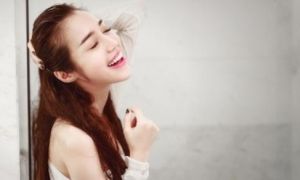 Đàn ông ưa phụ nữ đẹp, thích phụ nữ thông minh nhưng sẽ ở bên phụ nữ biết điều