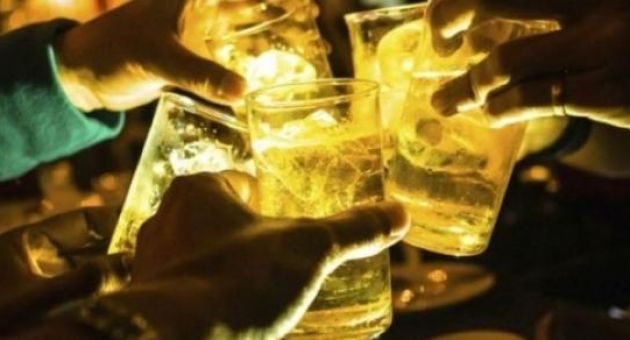 Người Việt bỏ được thói rượu bia xấu xí?