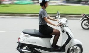Những thói quen khi đi xe tay ga phụ nữ phải bỏ ngay nếu không muốn gặp nguy...