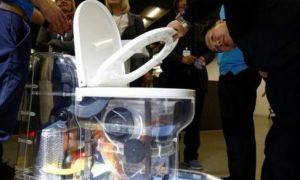 Cận cảnh bồn cầu kiểu mới của Bill Gates: Không cần đến nước, xử lý chất thải...