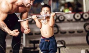 Khoa học mới chứng minh: Con mà giống cha là nhà có “phúc” rất lớn