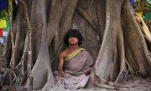 Cậu thiếu niên Nepal ngồi thiền dưới gốc cây 8 tháng không ăn không uống