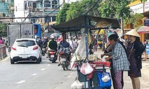 Thuế đánh vào người nghèo, có nên?