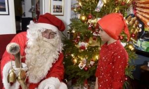 ‘Giấc mơ Giáng sinh’, cậu bé người Đức gọi cảnh sát bắt ông già Noel