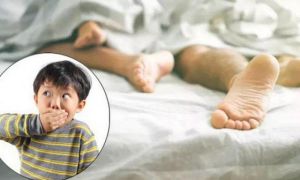 Nghe con hỏi tại sao ba lại nằm trên người mẹ, câu trả lời của người mẹ khiến...