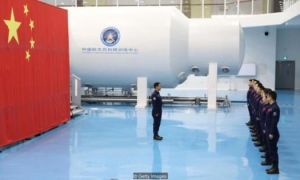 Người Âu lên vũ trụ cũng phải học tiếng Trung