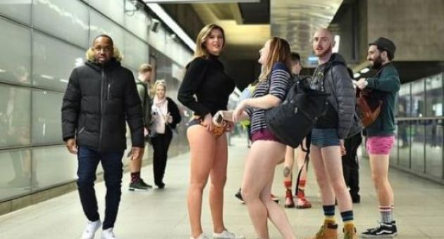 Hàng trăm người ở London, Berlin và Prague không mặc quần đi tàu điện ngầm
