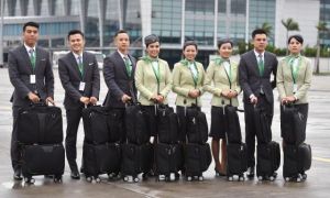 Phải công nhận, đồng phục của tiếp viên hàng không mới Việt Nam không chỉ lịch...