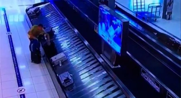 Kẻ chuyên ăn cắp vali tại sân bay bị bắt khi chuẩn bị đến Việt Nam