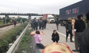 Hải Dương: Xe tải lao vào đoàn đi viếng nghĩa trang liệt sĩ, 8 người chết, 3...
