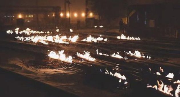 Mỹ: Lạnh tới mức phải nổi lửa đốt đường ray