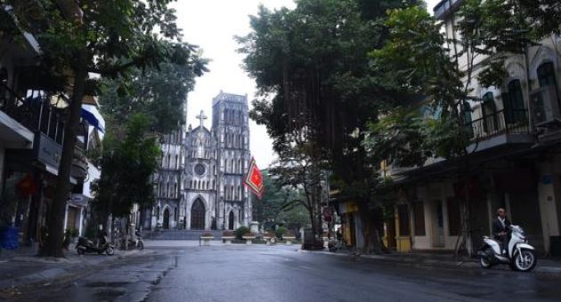 Hà Nội, Sài Gòn khác lạ Mùng một Tết