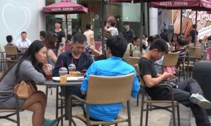 Người Việt có nên giữ bản sắc khi đi ra nước ngoài?