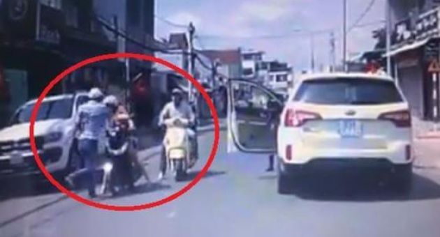 Vụ lái xe đánh phụ nữ: Dân mạng đến tận nhà để đòi công bằng