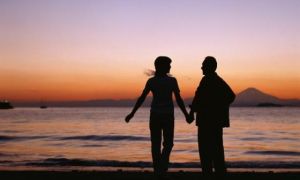 Vợ chồng yêu thương nhau, xin cứ giả khờ mà bao dung hết thảy