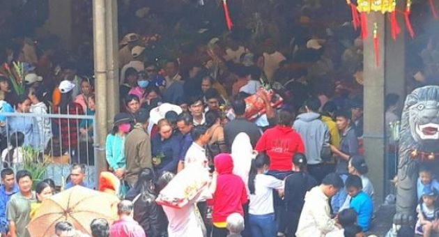 Kiếm chác ở chốn tâm linh, thất đức lắm!