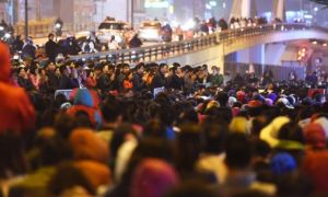 Người Mỹ định lên sao Hỏa ở, người Việt tràn ra đường cúng sao giải hạn