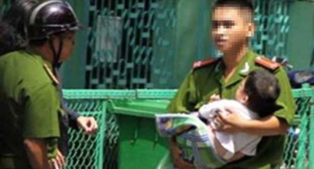 Đưa con đi dạo bị đâm chết: Hệ lụy từ những tin đồn thất thiệt