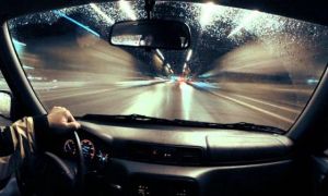 Phải làm gì khi ô tô bị kẹt chân ga ở tốc độ 190km/h?