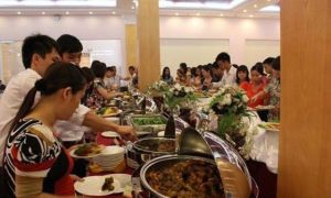 Người Việt du lịch nước ngoài: Nói to, chen hàng và loạt thói xấu khó bỏ