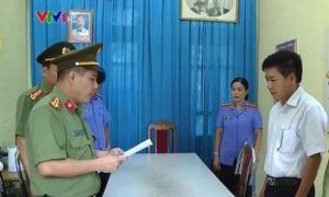 Giám đốc Sở chỉ nhờ xem mà cấp phó lại nâng điểm, lạ thật!